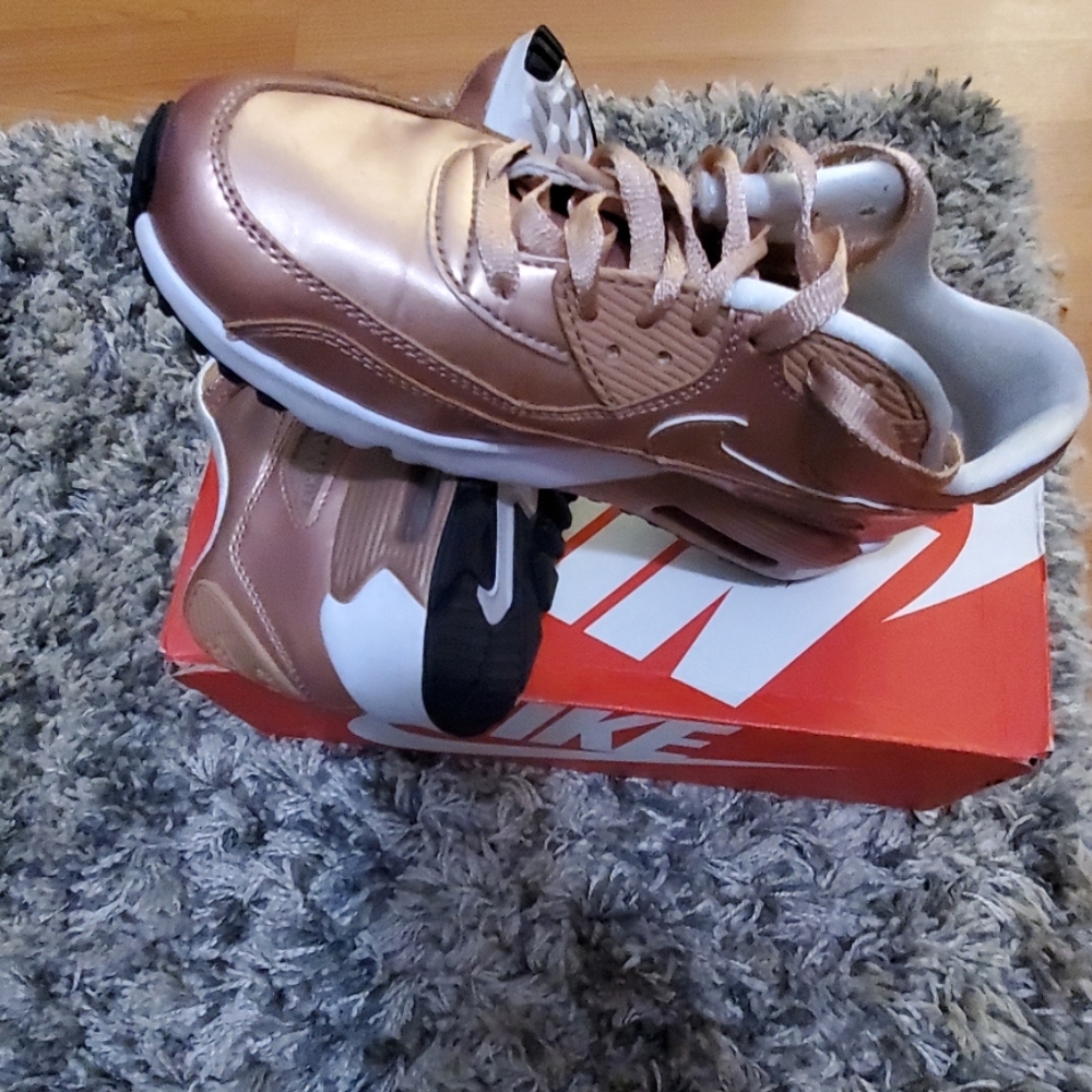 Shoes - Picture 2 of 4